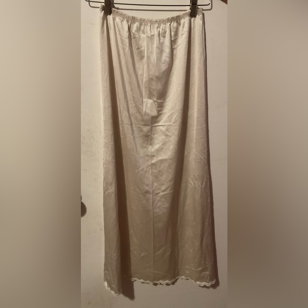 Vanity Fair women’s Cream slip skirt size small